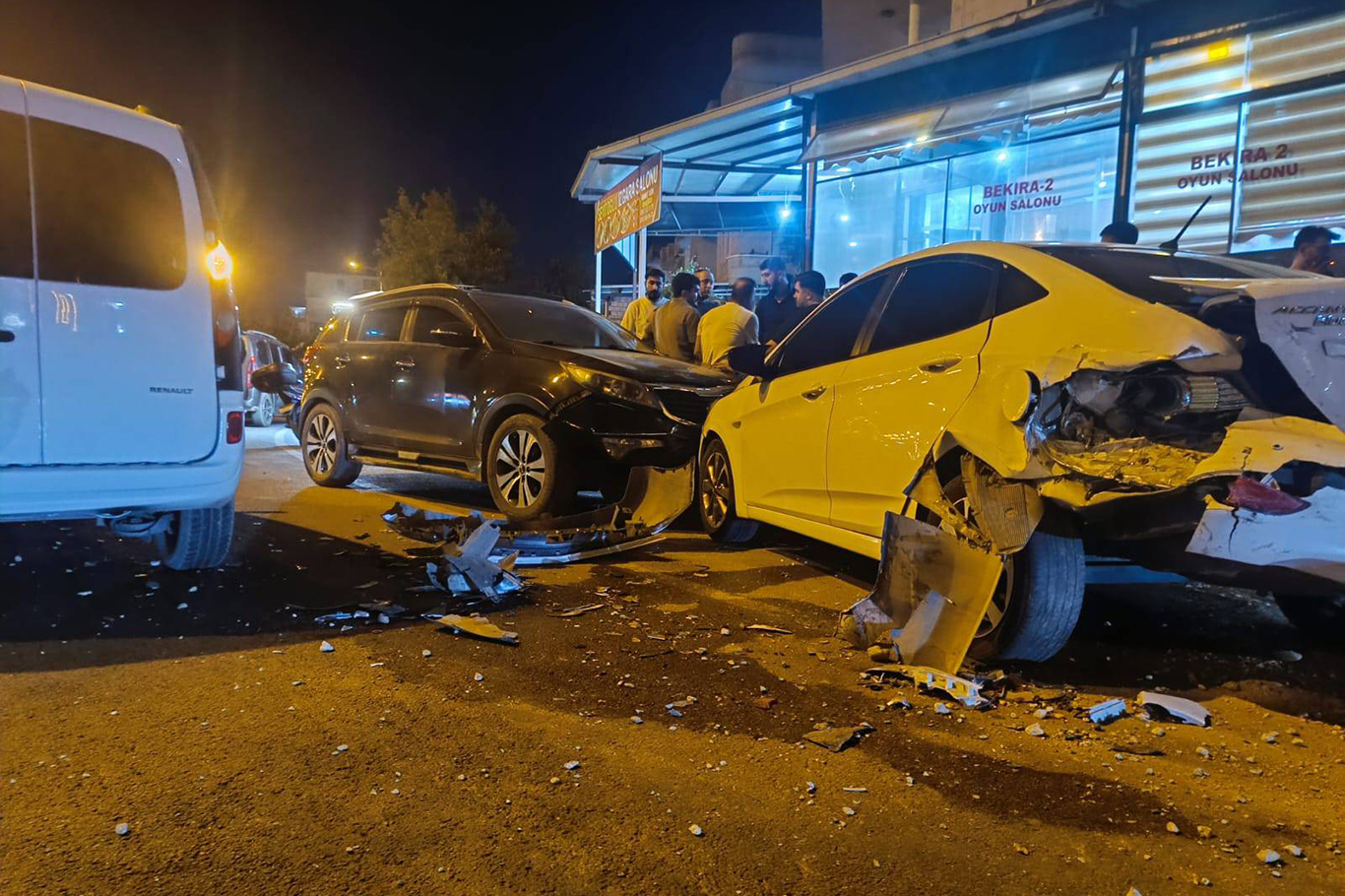 Batman’da 3 aracın karıştığı kazada maddi hasar oluştu