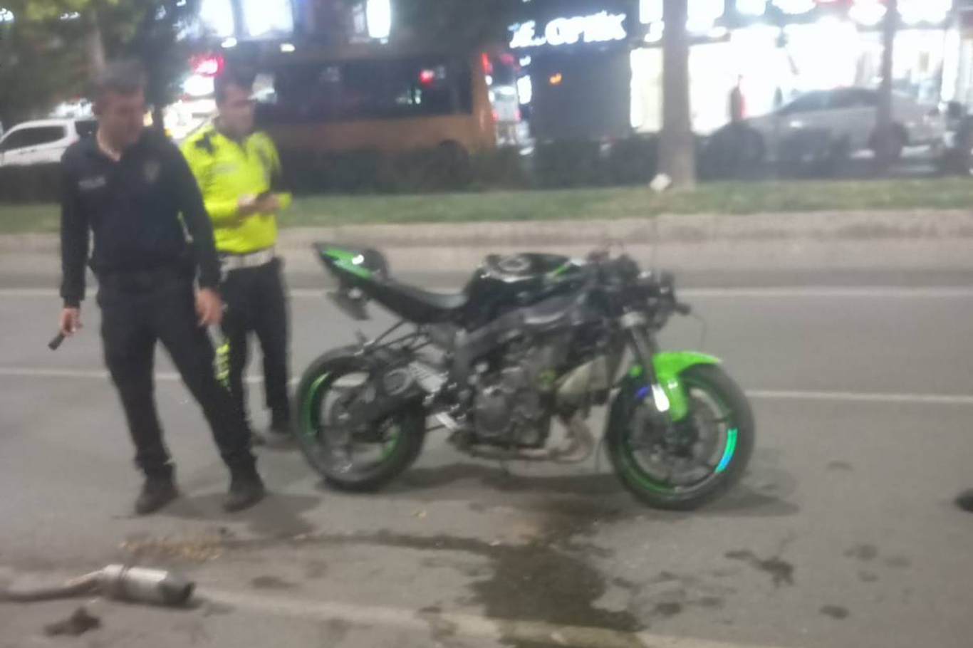 Motosiklet Yayaya Çarptı: 2 Yaralı