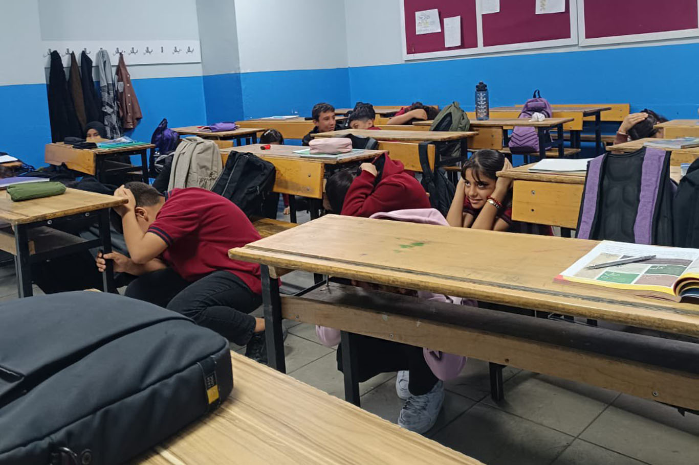 Okullarda Eş Zamanlı Afet Tatbikatı Yapıldı