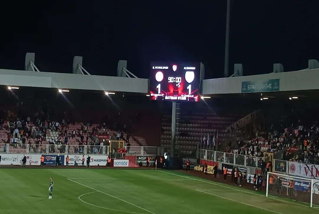 İki Penaltı Kaçtı, Üç Puan Uçtu