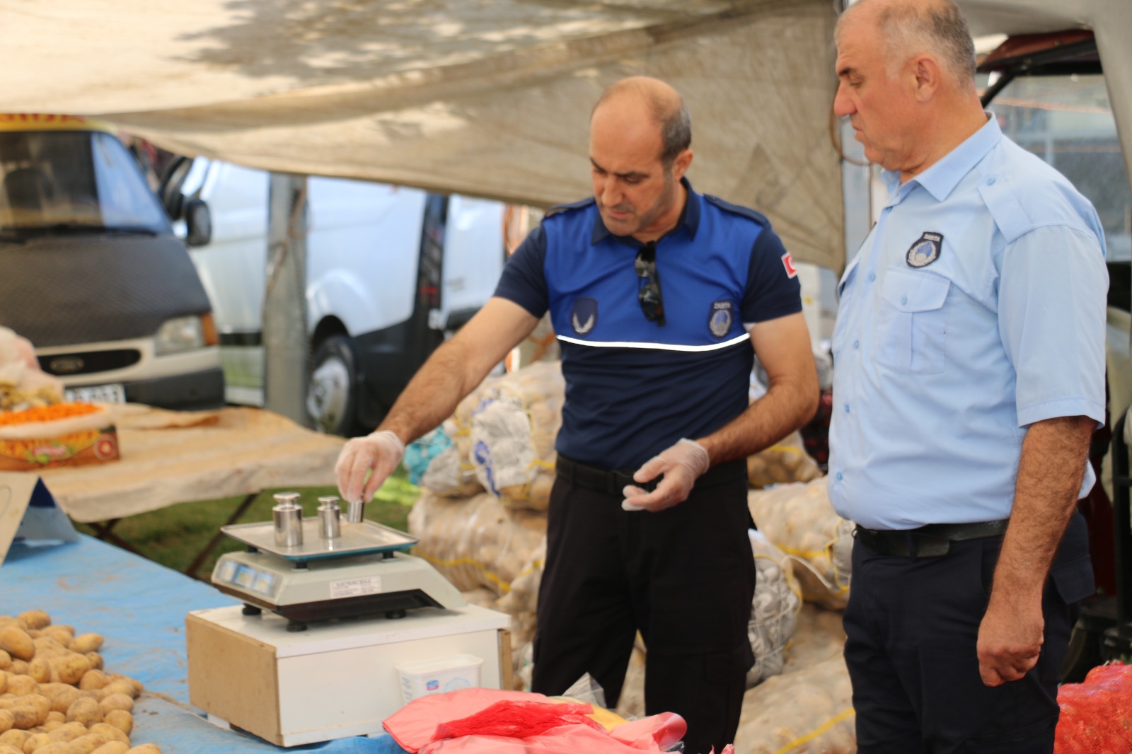 Semt Pazarlarında Terazi Kontrolleri Sürüyor