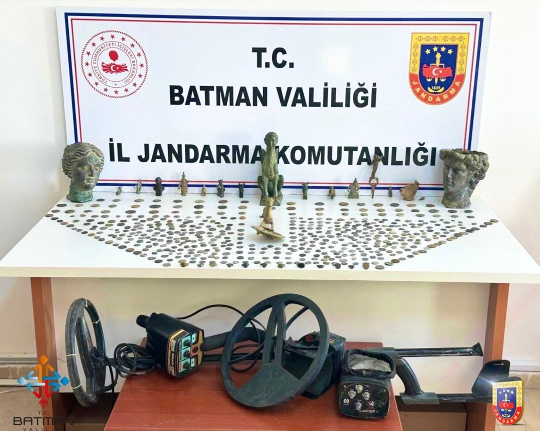 Batman’da Farklı Dönemlere Ait Yüzlerce Tarihi Eser Ele Geçirildi