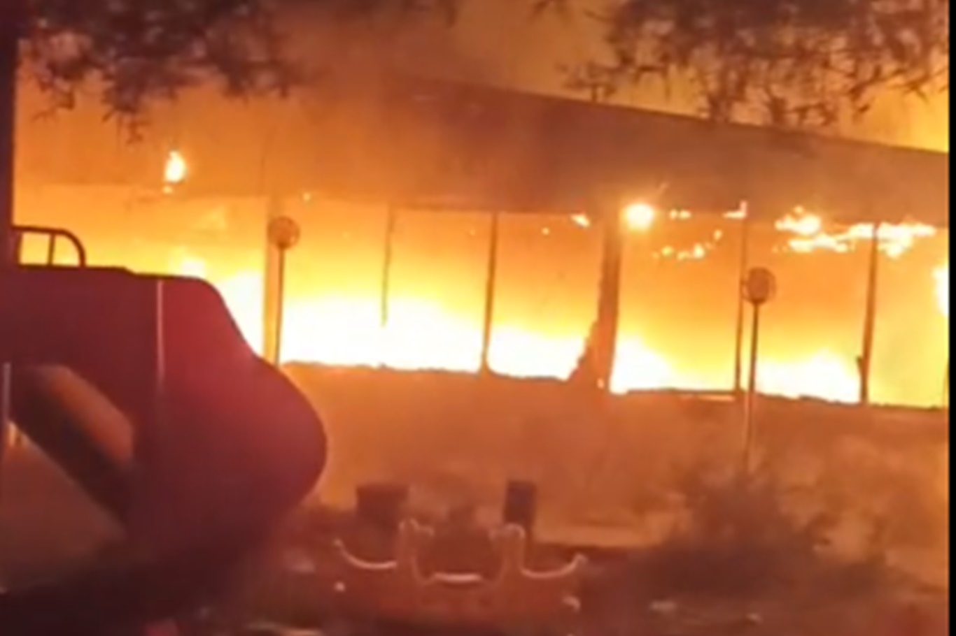 Benzinliğin Yanındaki Lokantada Yangın: Facia Kıl Payı Önlendi!