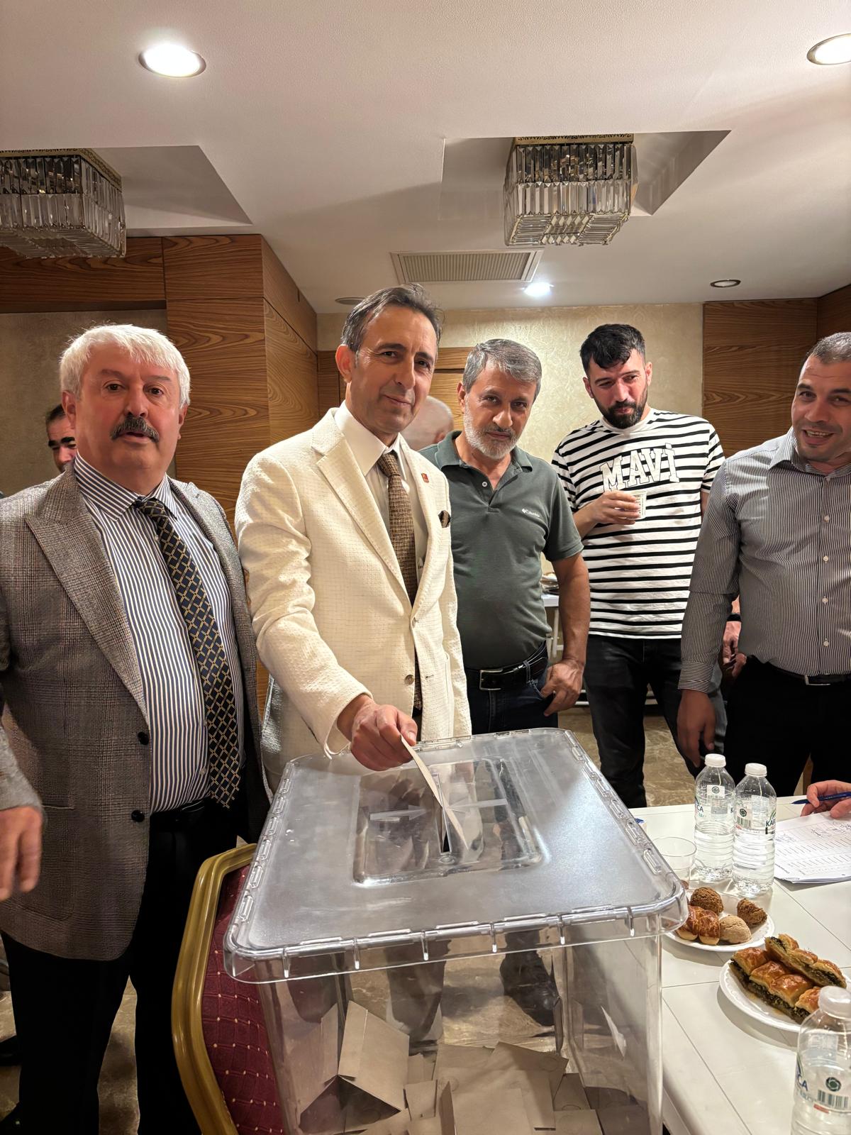 Yaşar, CHP’de güven tazeledi