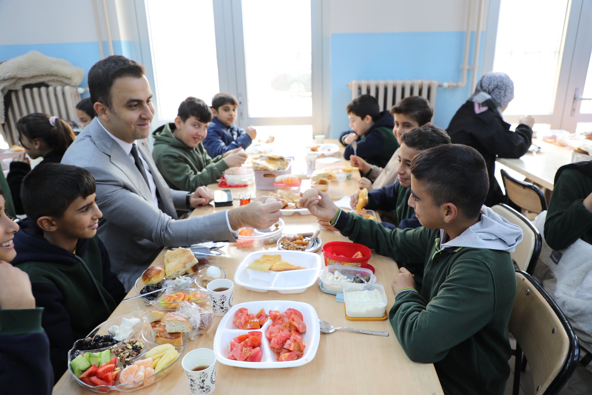 Köy Köy Gelen Öğrencilere Sıcak Kahvaltı