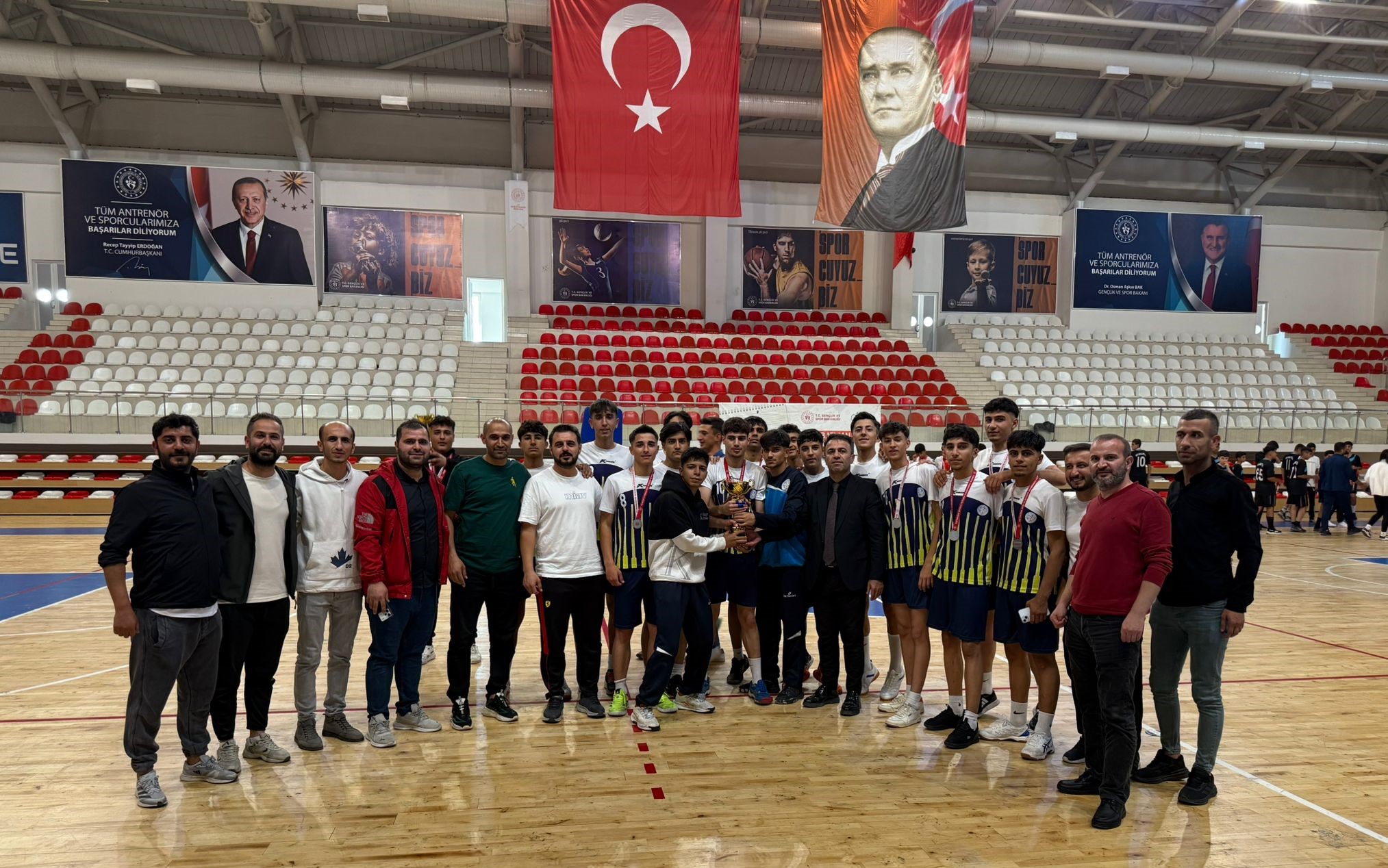 Batman Spor Lisesi Genç Erkeklerde Şampiyon Oldu