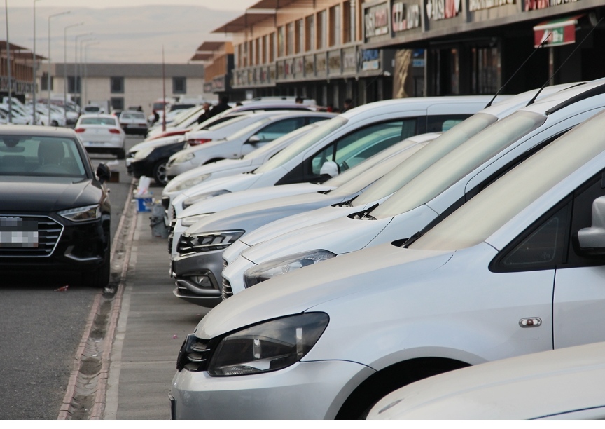 Araç piyasasında ciddi durgunluk yaşanıyor