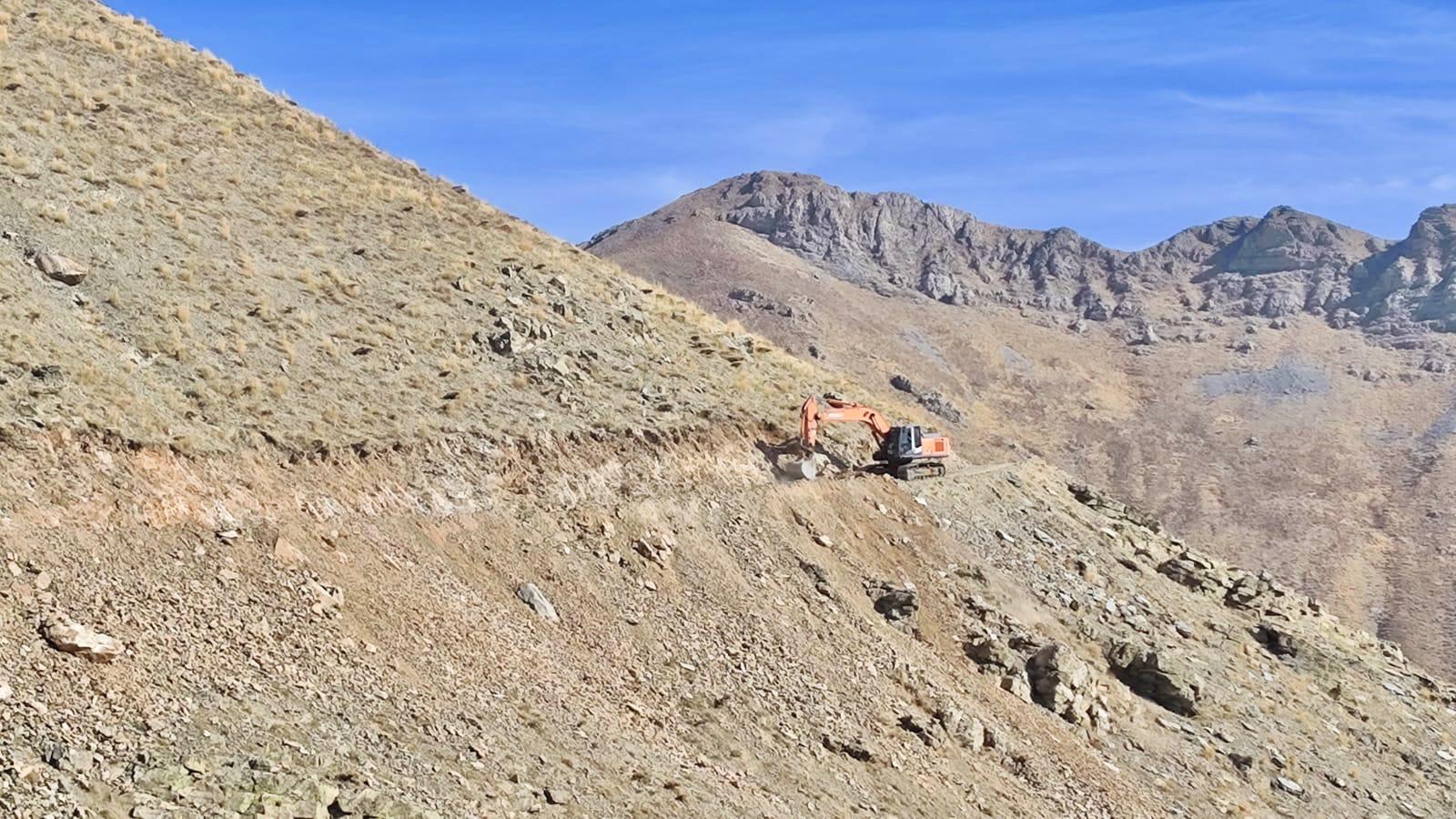 Sason’da Köy Yollarında Altyapı Çalışmaları Sürüyor