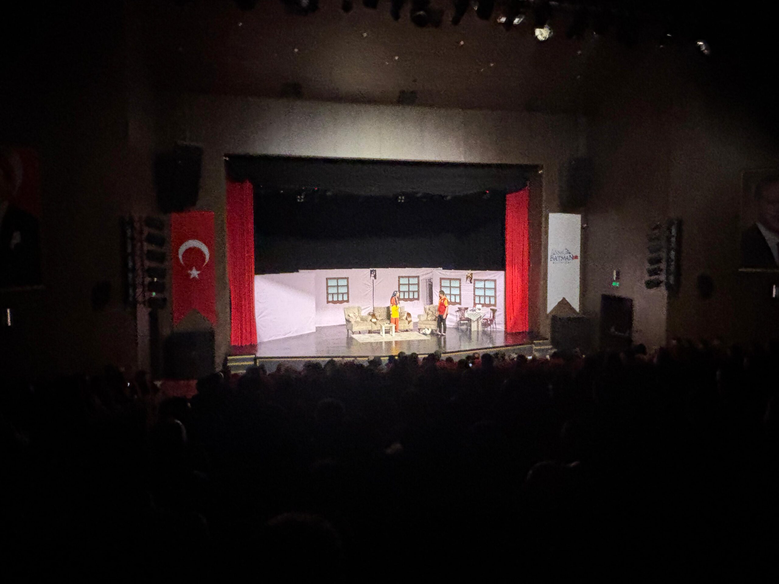 “Aramızdaki Duvarlar” Oyunu Batman’da Sahnelendi