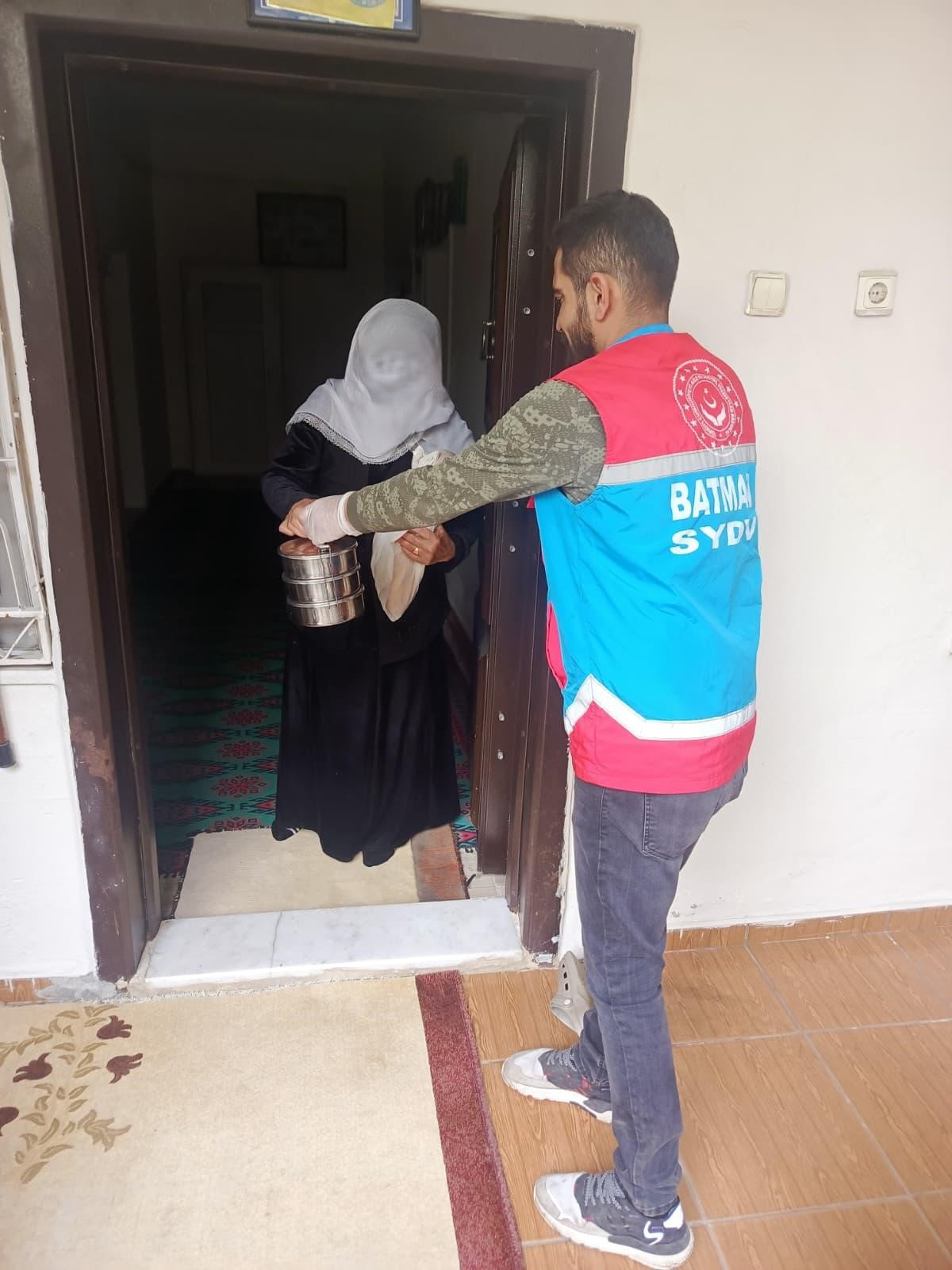 6 Aşevi Her Gün Binlerce Vatandaşa Sıcak Yemek Ulaştırıyor