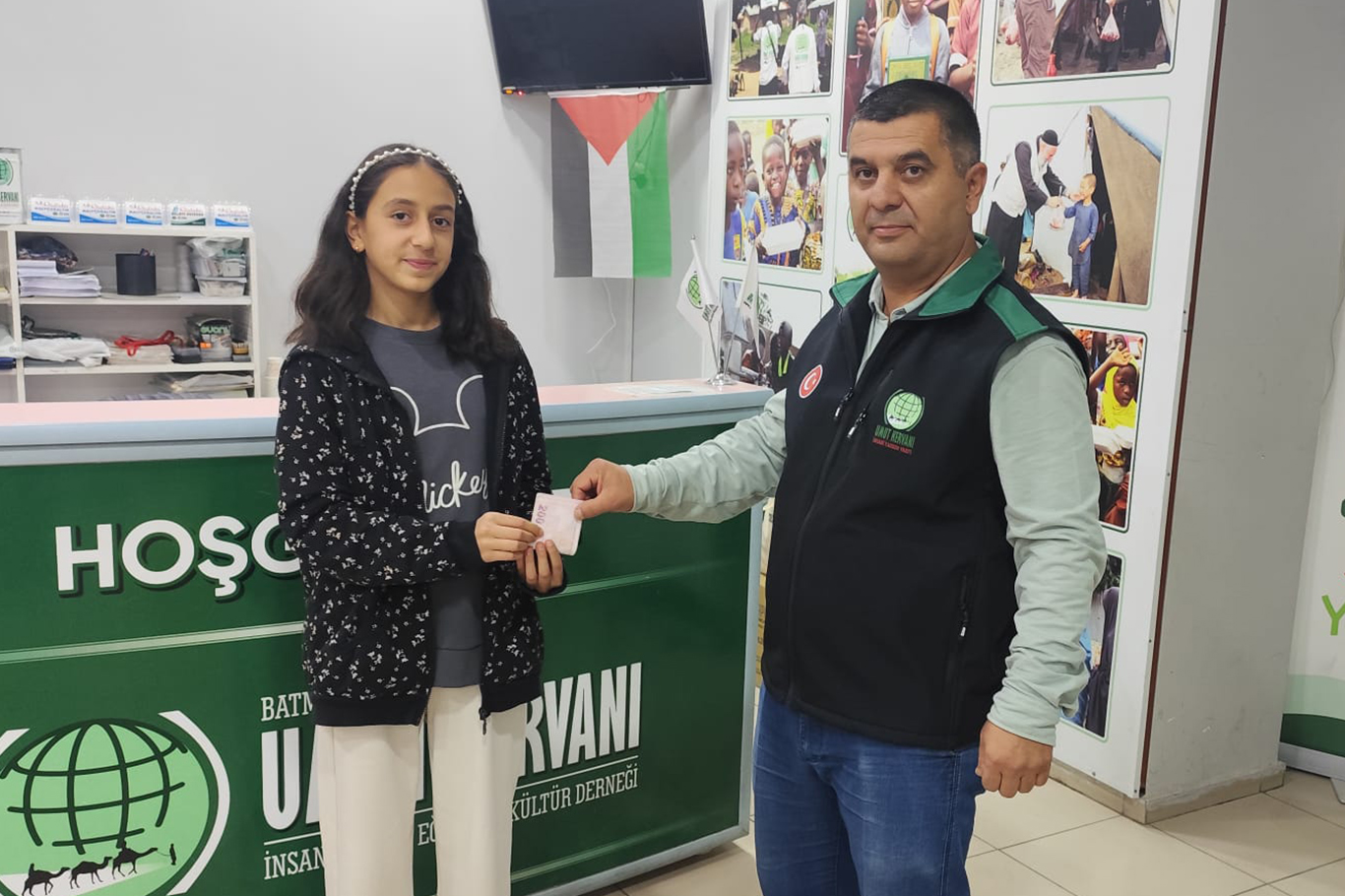 İlk bursunu Gazze’ye bağışladı