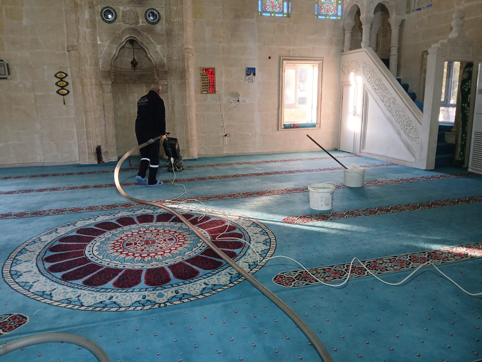 İbadethanelerde Temizlik Çalışmaları Sürüyor