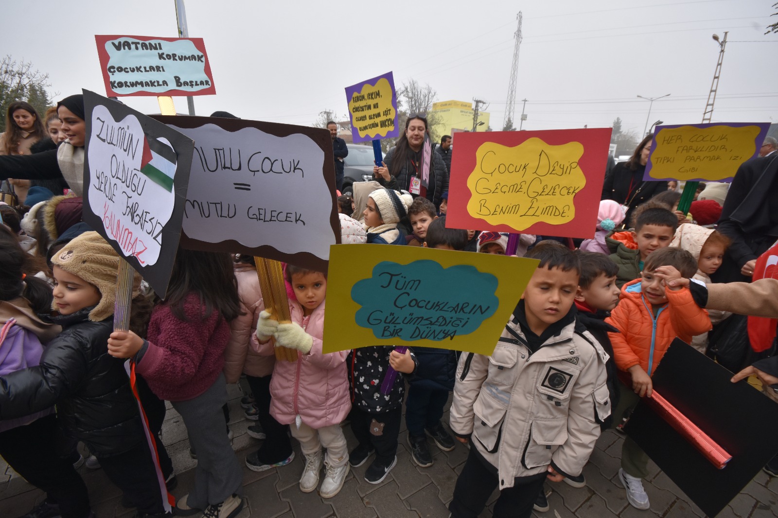 Miniklerden Dünya Çocuk Hakları Günü’nde Gazze’ye Mesaj