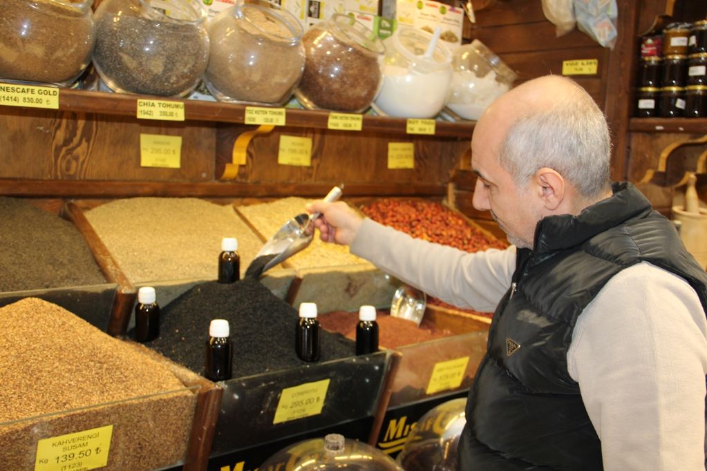 Taze Sıkım Çörek Otu Yağına Talep Arttı