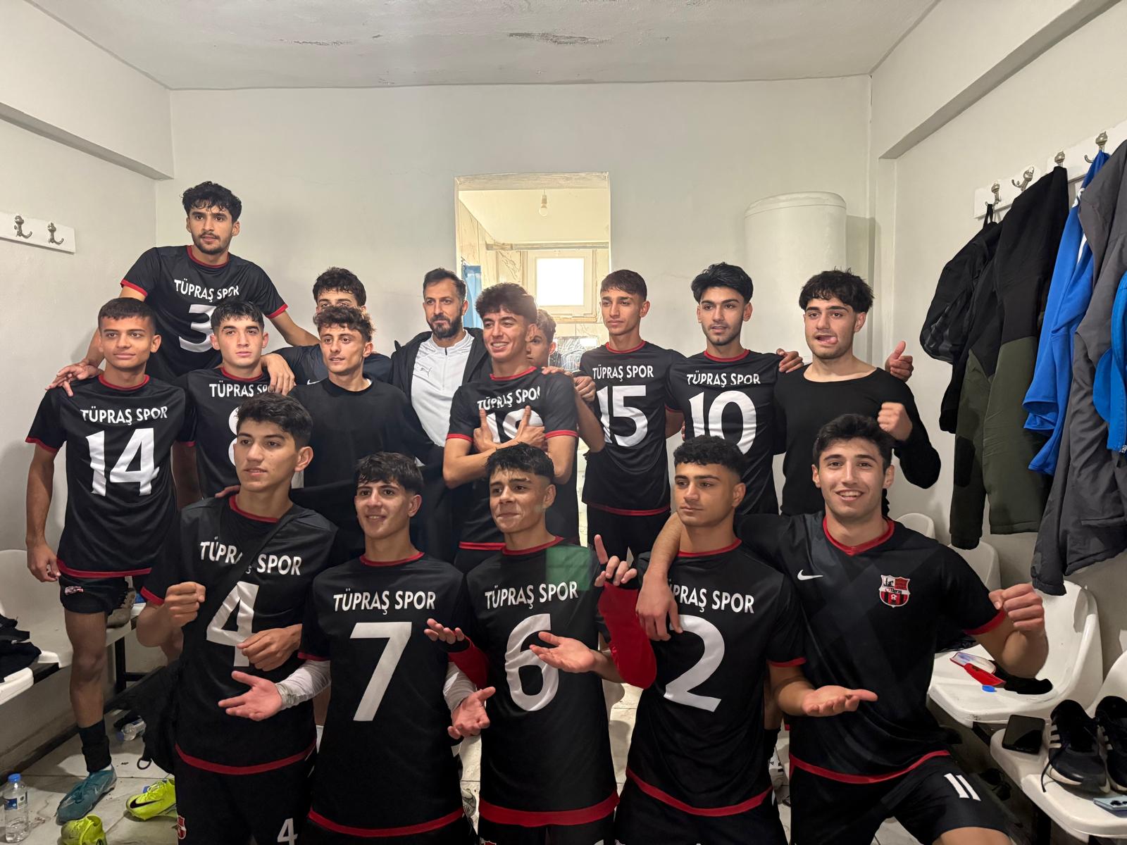U 18 Liginde Şampiyon Tüpraş Spor