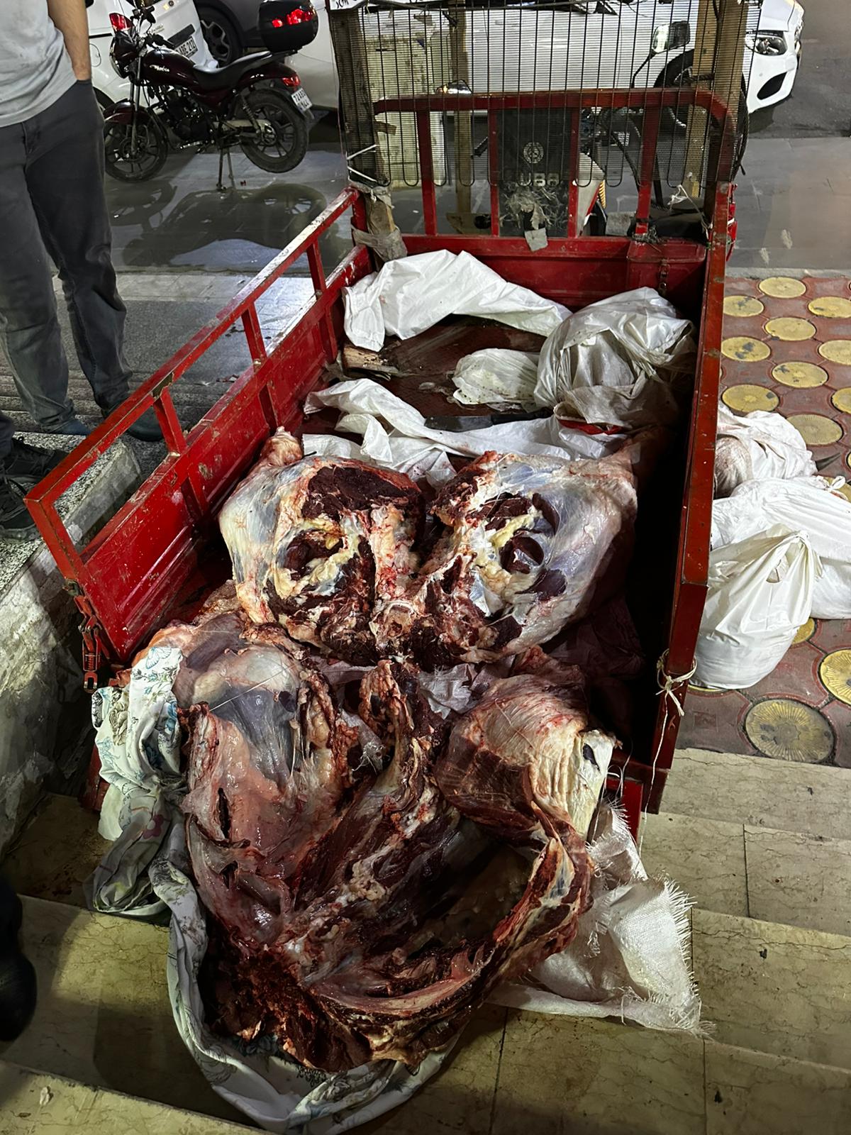 Kaçak Et Bulunan İşyeri Mühürlendi: 42 Bin TL Ceza Kesildi