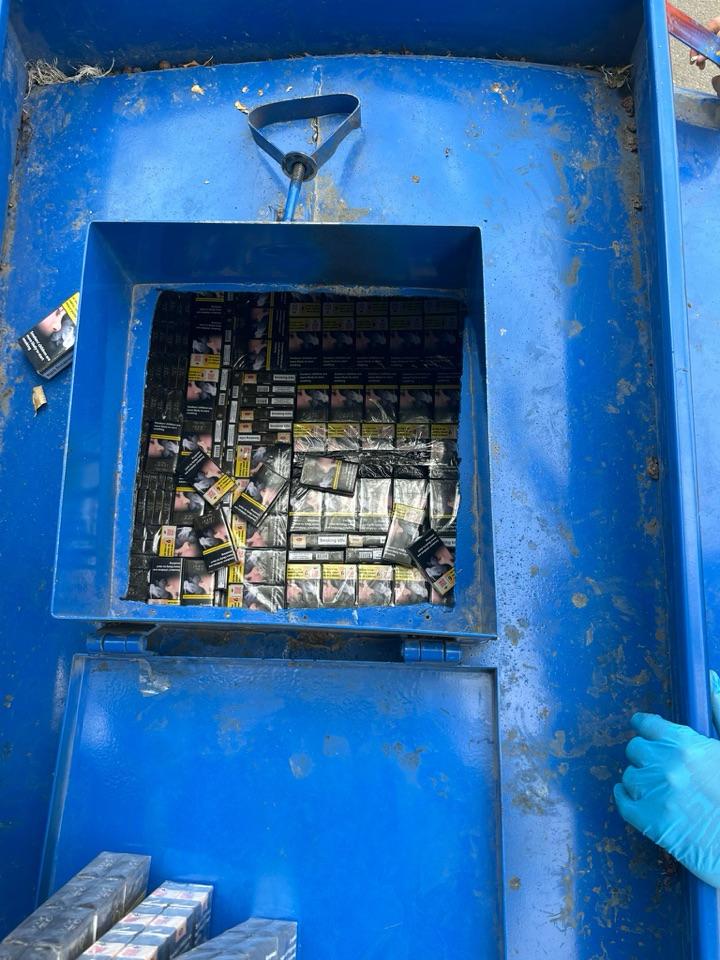 Su tankerinde on binlerce paket kaçak sigara ele geçirildi