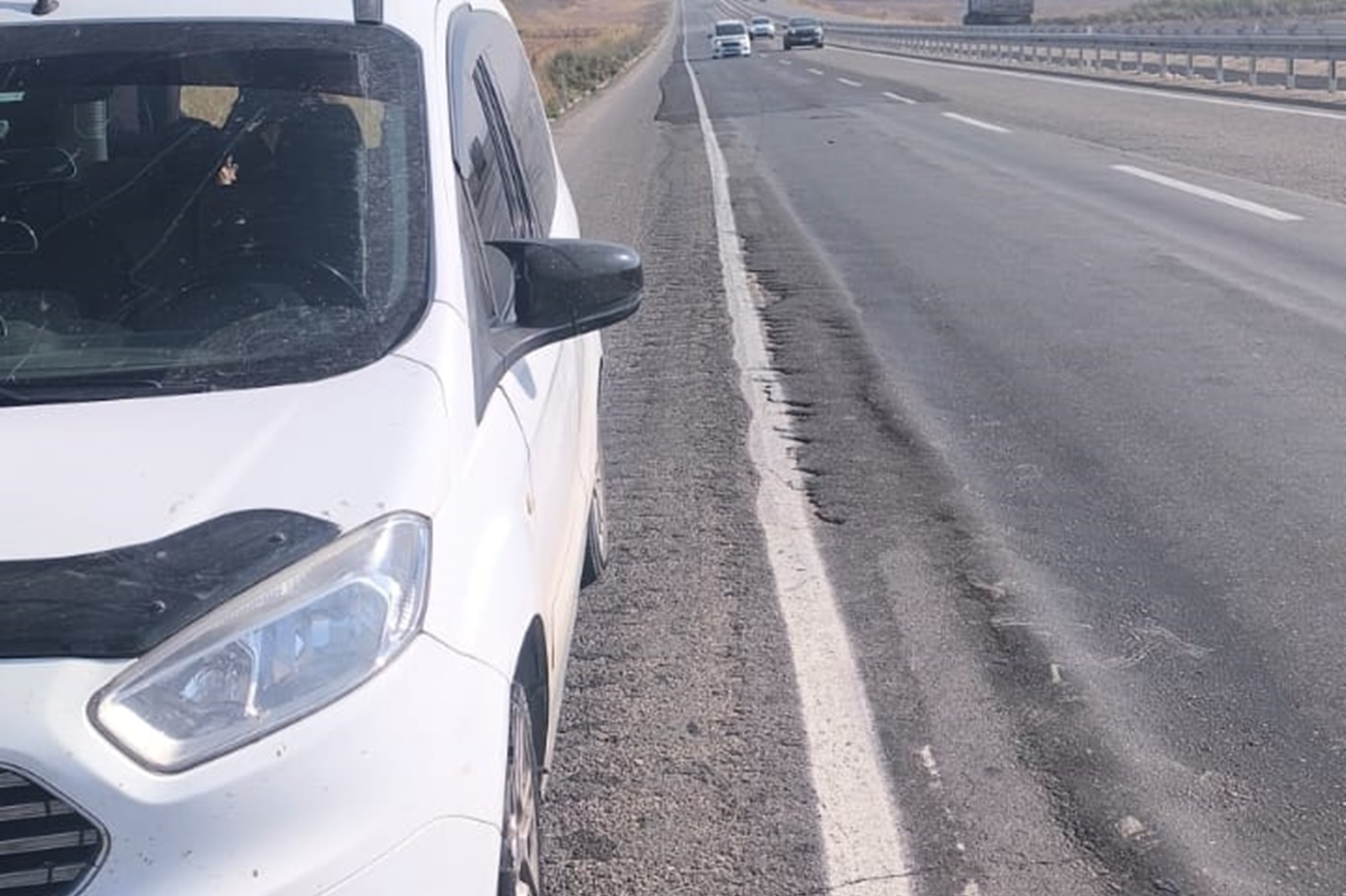 Batman-Bismil Yolundaki Bozuk Asfalt Sürücüleri Zora Sokuyor