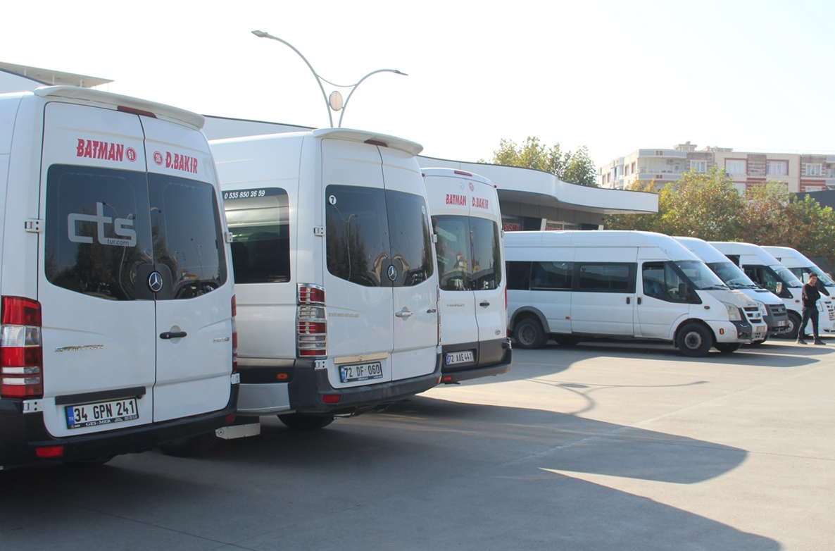 Minibüsçüler Akaryakıt Fiyatlarından Dertli: Dayanacak Gücümüz Kalmadı