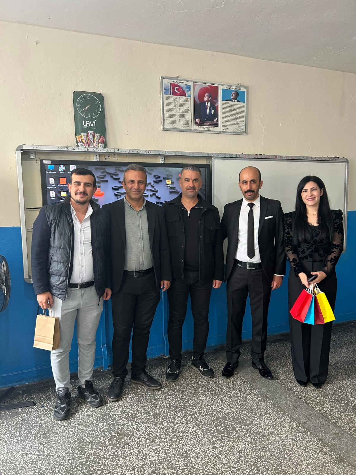 Müdür Güler’den Öğretmenler Günü Jesti