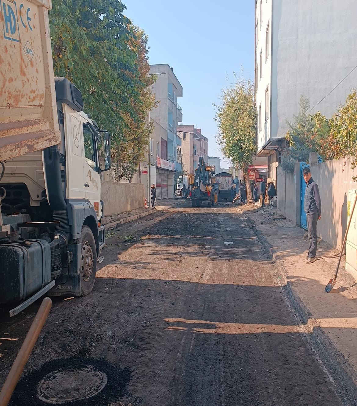 Yol ve Kaldırım Çalışmaları Devam Ediyor