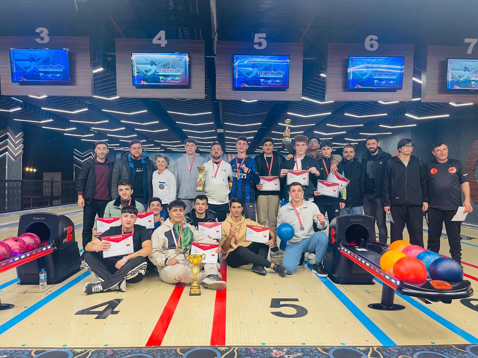 Gençler Bowlingde Yarıştı