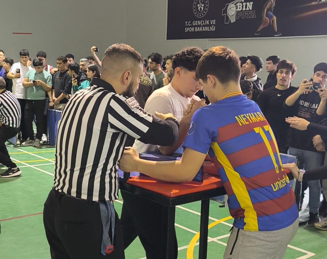 250 Sporcu Bilek Güreşinde Ter Döktü