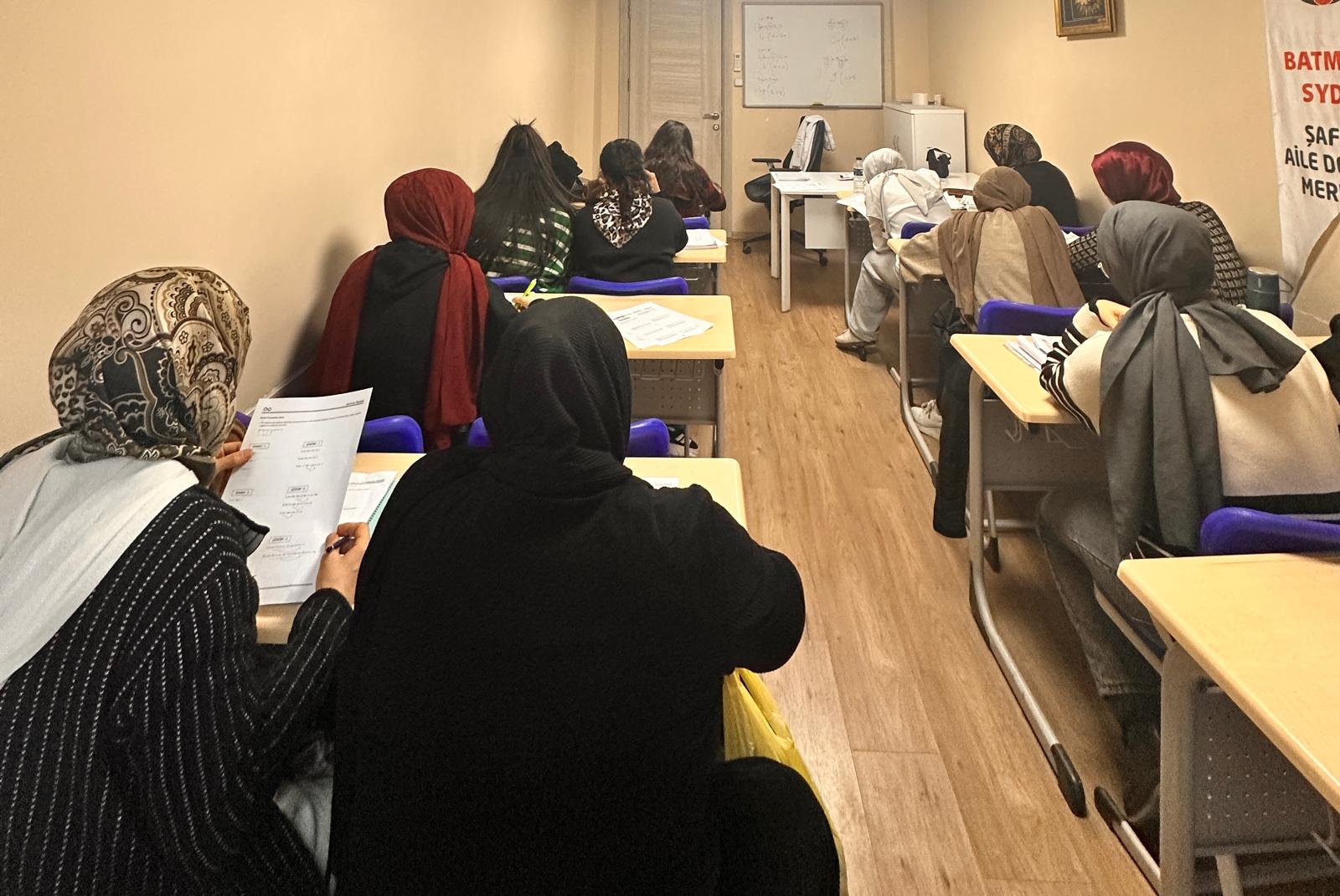 Okuma Yazma Kurslarıyla Yetişkinler Eğitiliyor