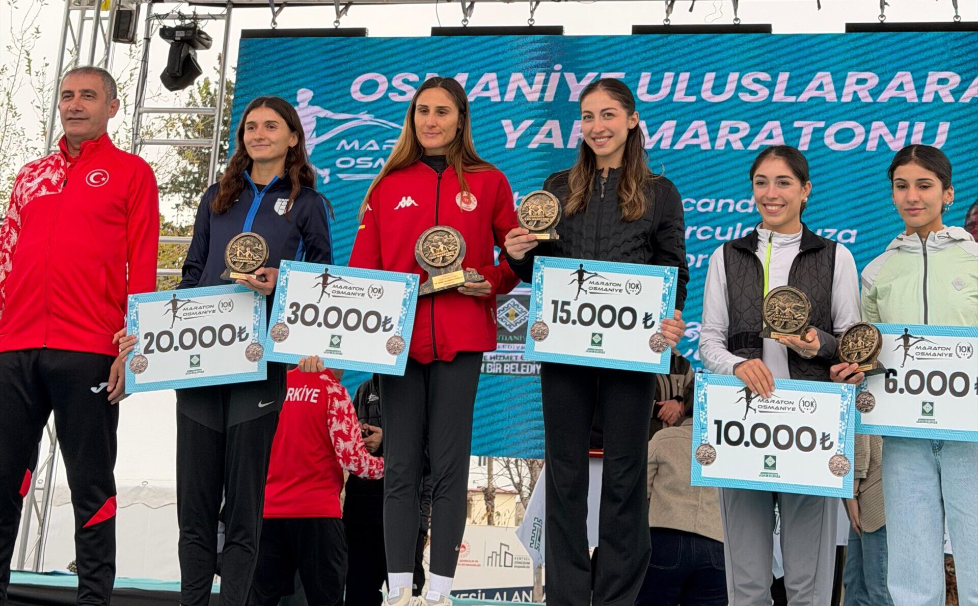 Osmaniye’de Altın Madalya Ruken Tek’in