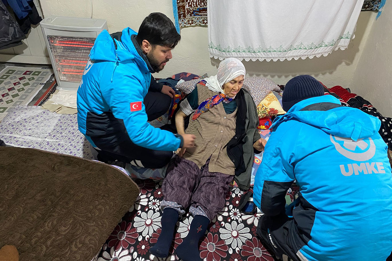 Kar ve fırtınaya rağmen sağlık ekipleri görevde