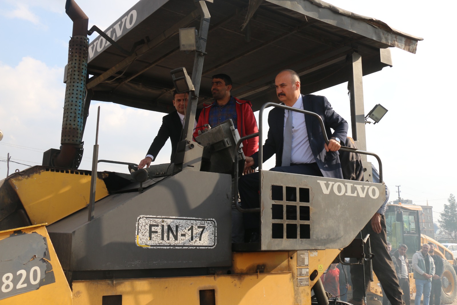 Vali Canalp Asfalt Çalışmasını İnceledi