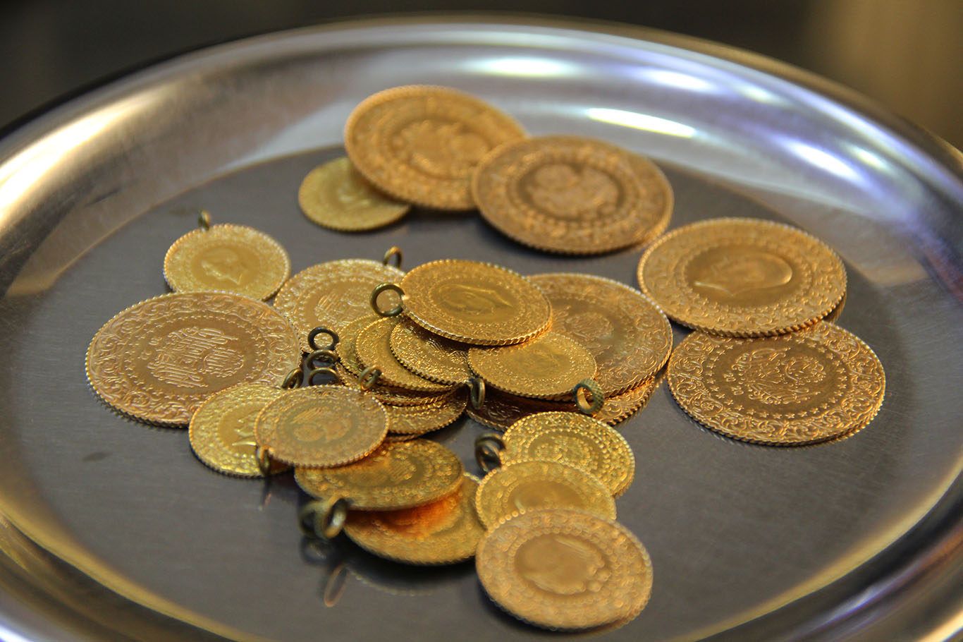 Altın fiyatları rekor üstüne rekor kırıyor