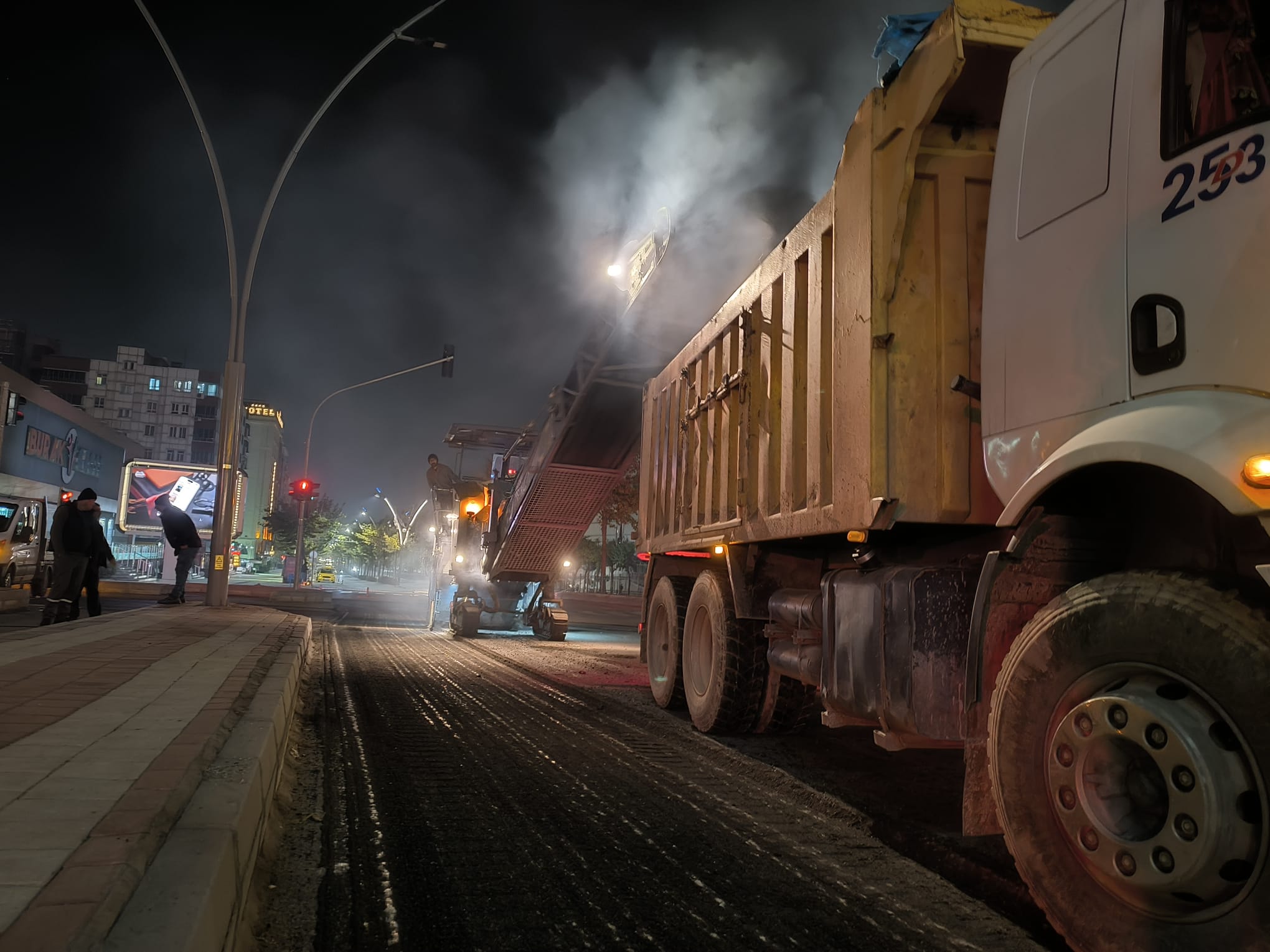 Batman Park Kavşağı’nda Gece Asfalt Mesaisi