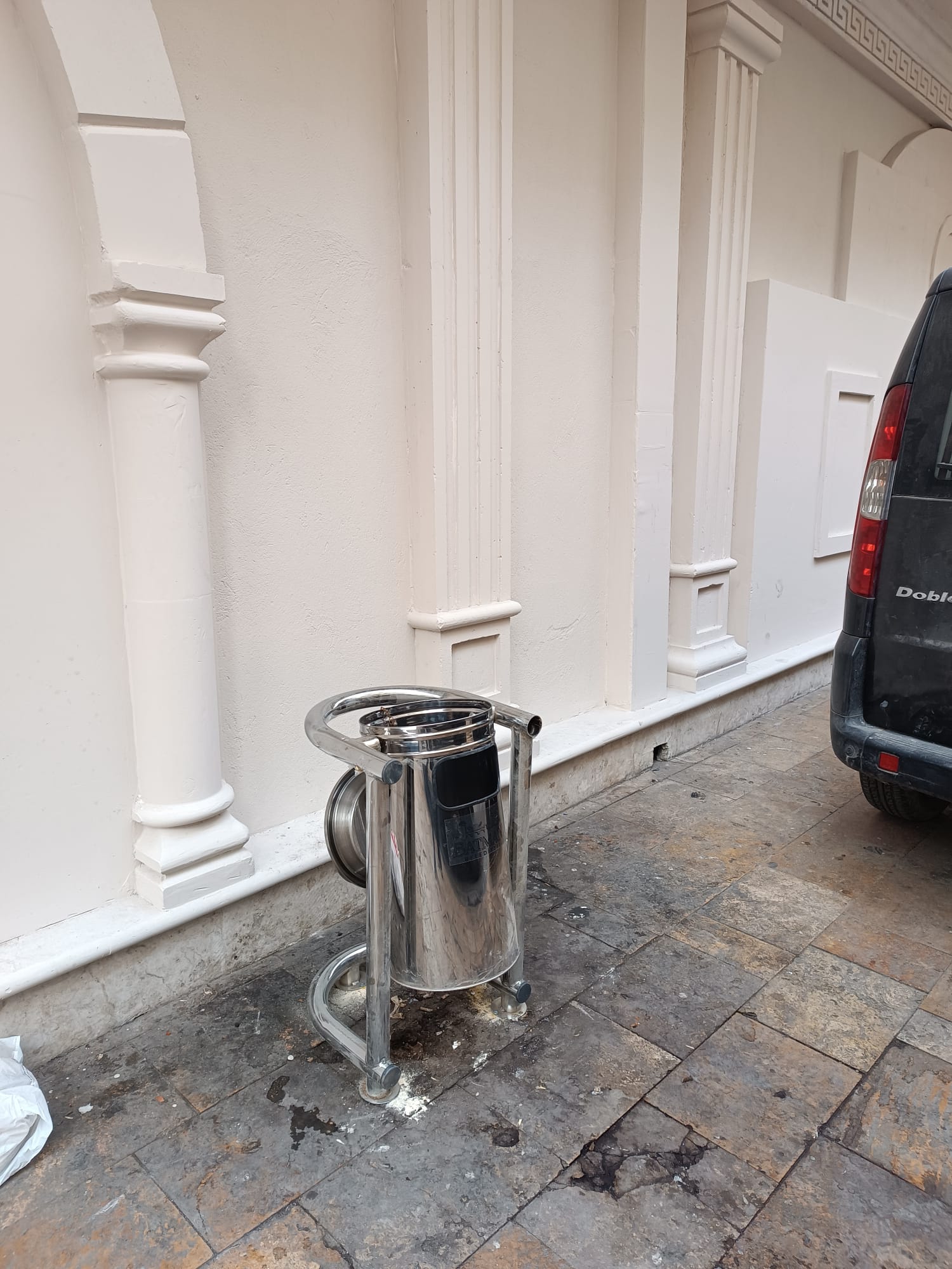 32 Yeni Sallamalı Çöp Kovası Yerleştirdi