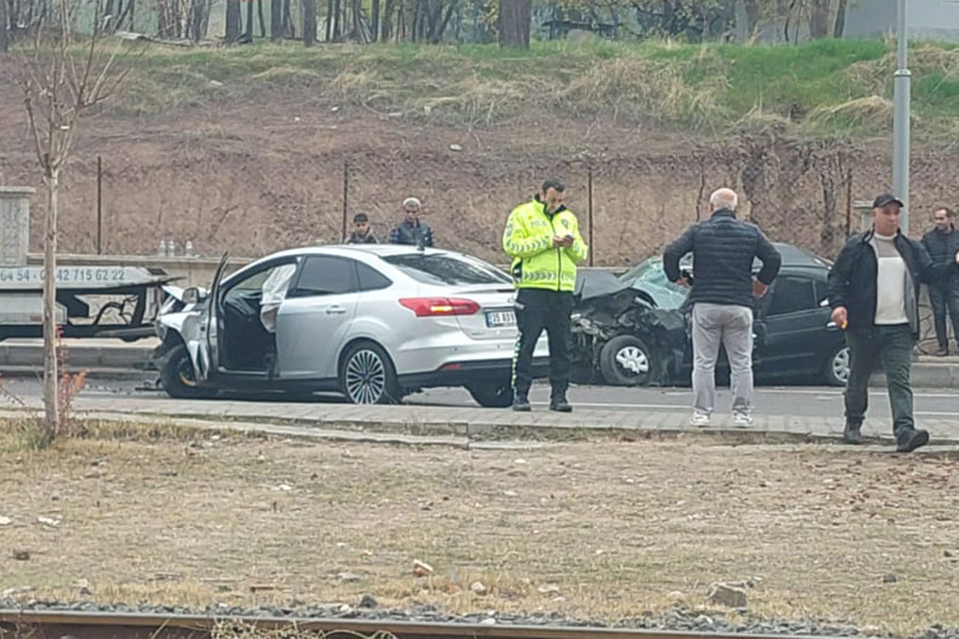 Çamlıtepe’de Trafik Kazası: Araçlar Hurdaya Döndü