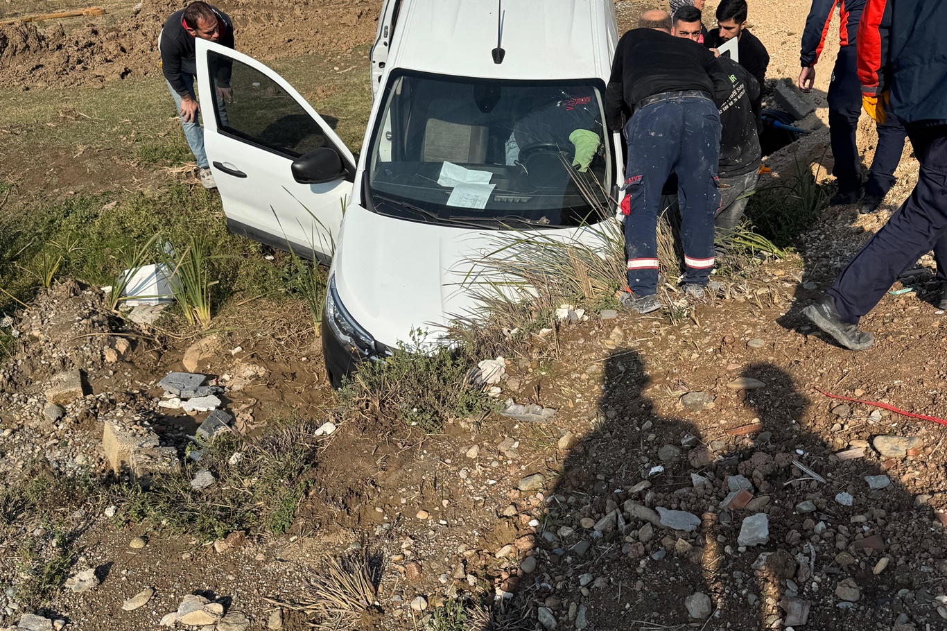 Araç Kanala Düştü: 1 Yaralı