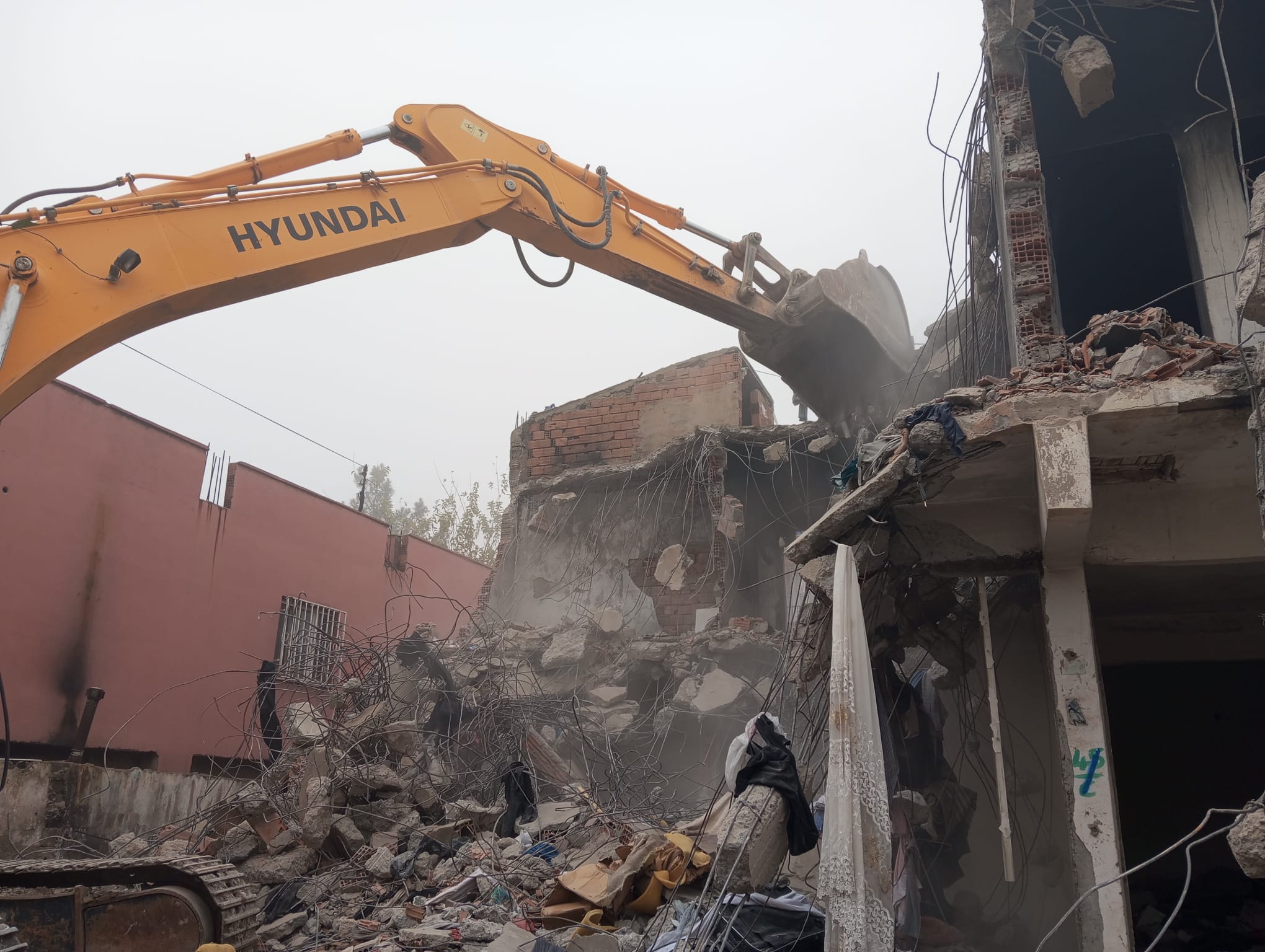 Batman’da Metruk Binalar Yıkılıyor