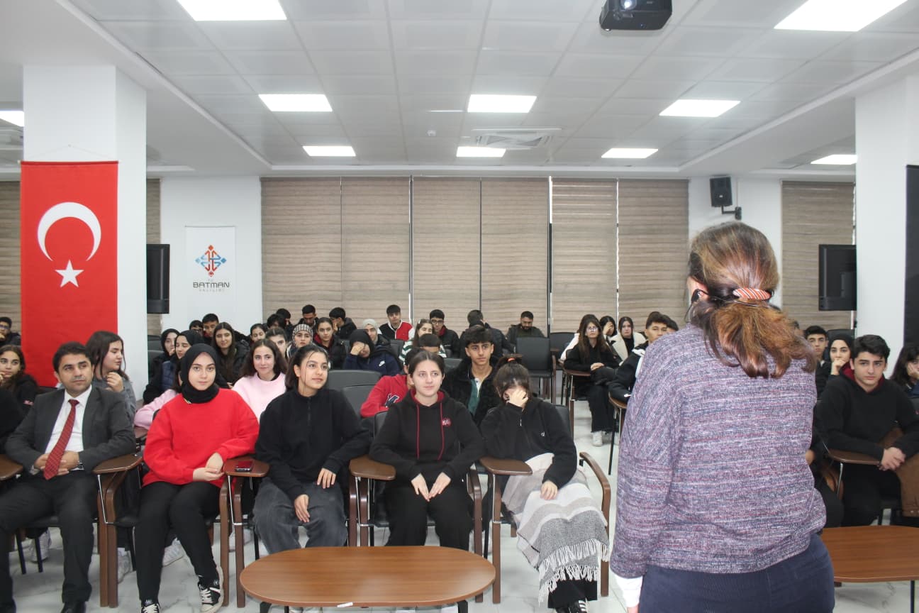 100 Öğrenci Sivil Toplum Merkezi’nde