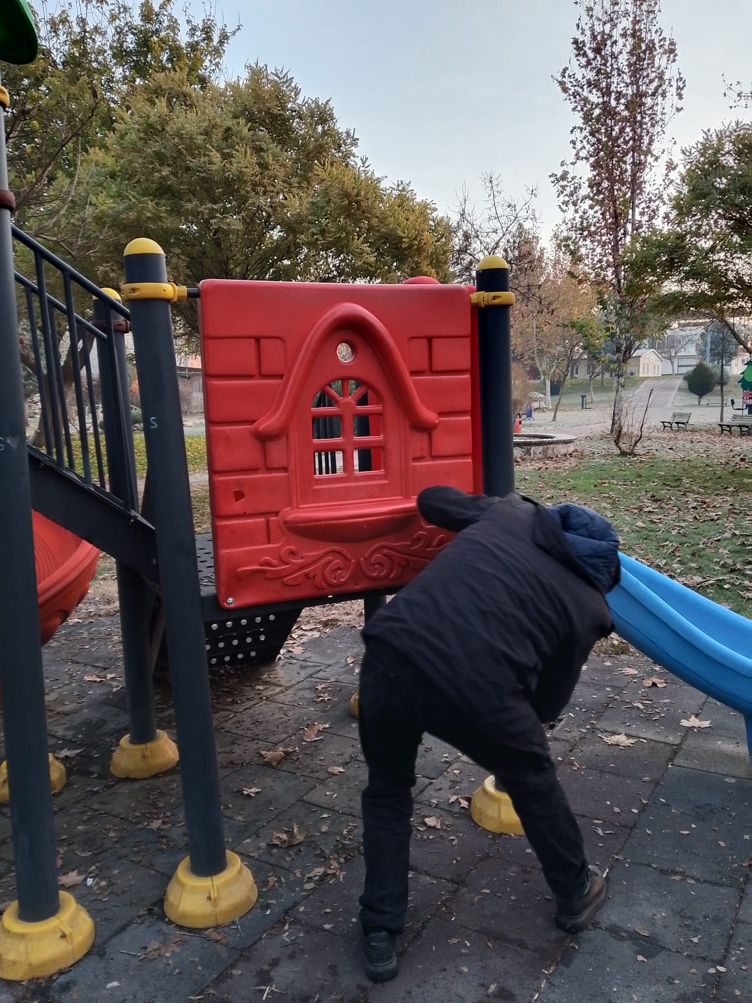 Parklarda Bakım ve Onarım Çalışmaları Sürüyor