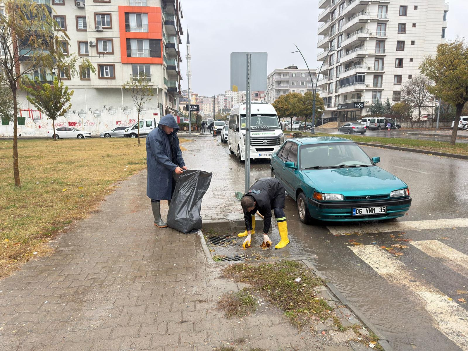 Batman Belediyesi Yağış Mesaisinde