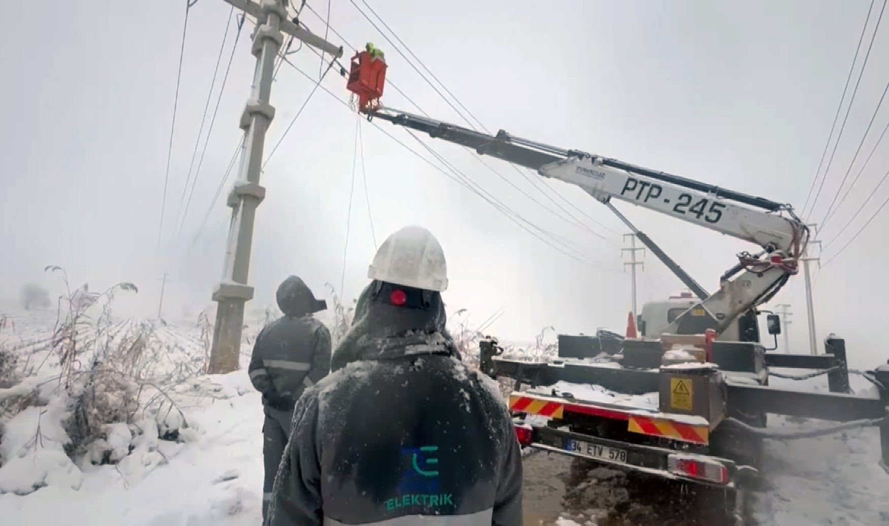 Dicle Elektrik Ekipleri Dondurucu Soğukta Sahada