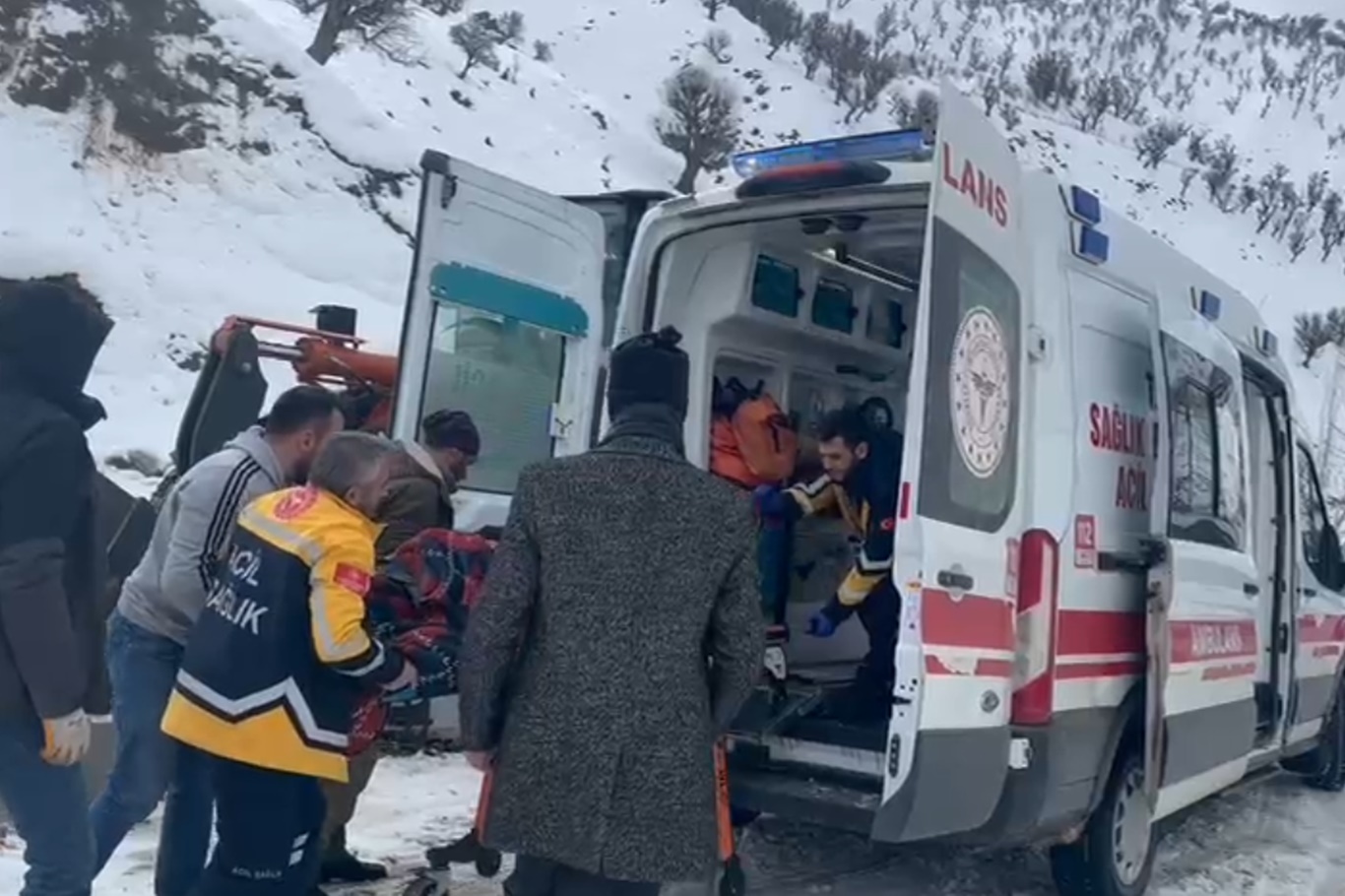 Kar Altında 6 Saatlik Kurtarma Mücadelesi