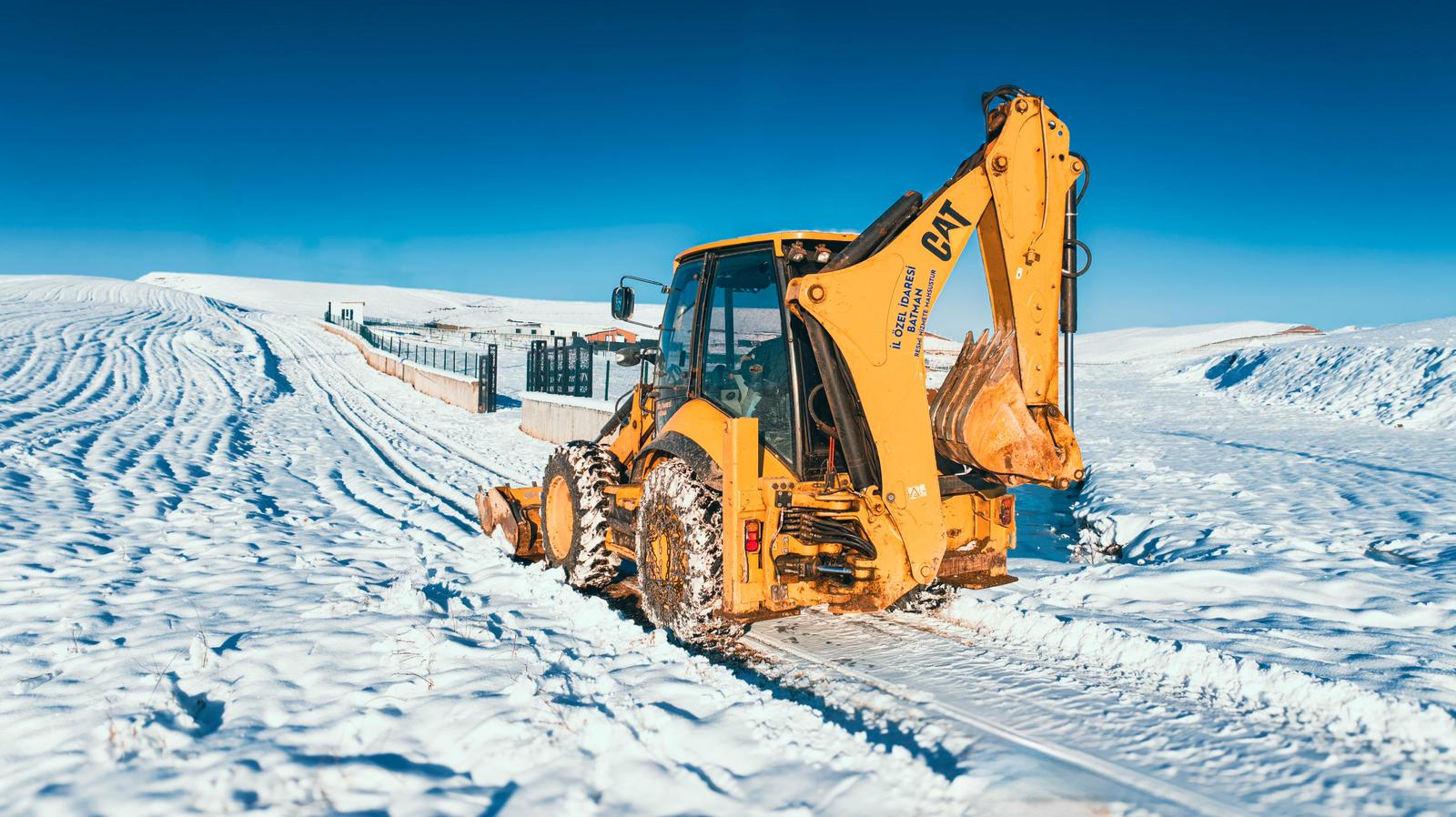 105 Ton Tuz ve Kum Yollara Serildi