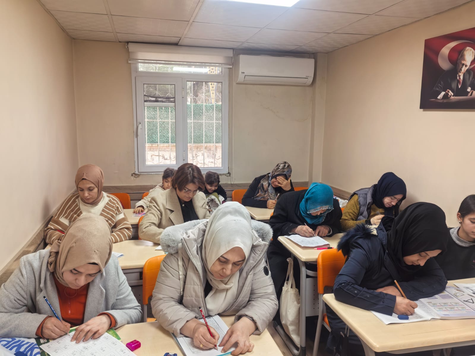 Kadınlara Yönelik Okuma Yazma Kursu İlgi Görüyor