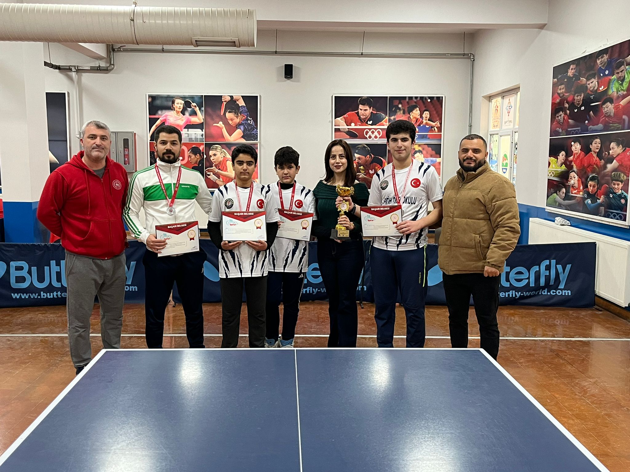 Yıldızlar Masa Tenisinde Zirve Mücadelesi