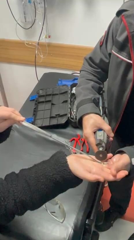 Parmaktaki Yüzük İtfaiye ile Çıkarıldı