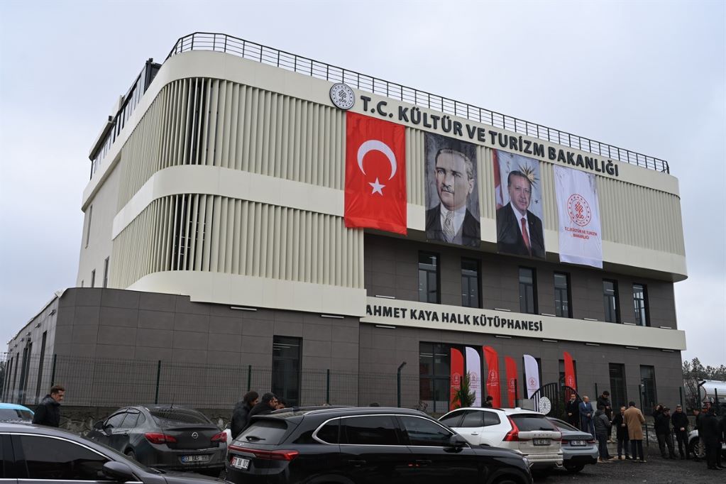 Ahmet Kaya Halk Kütüphanesi Açılışa Hazırlanıyor