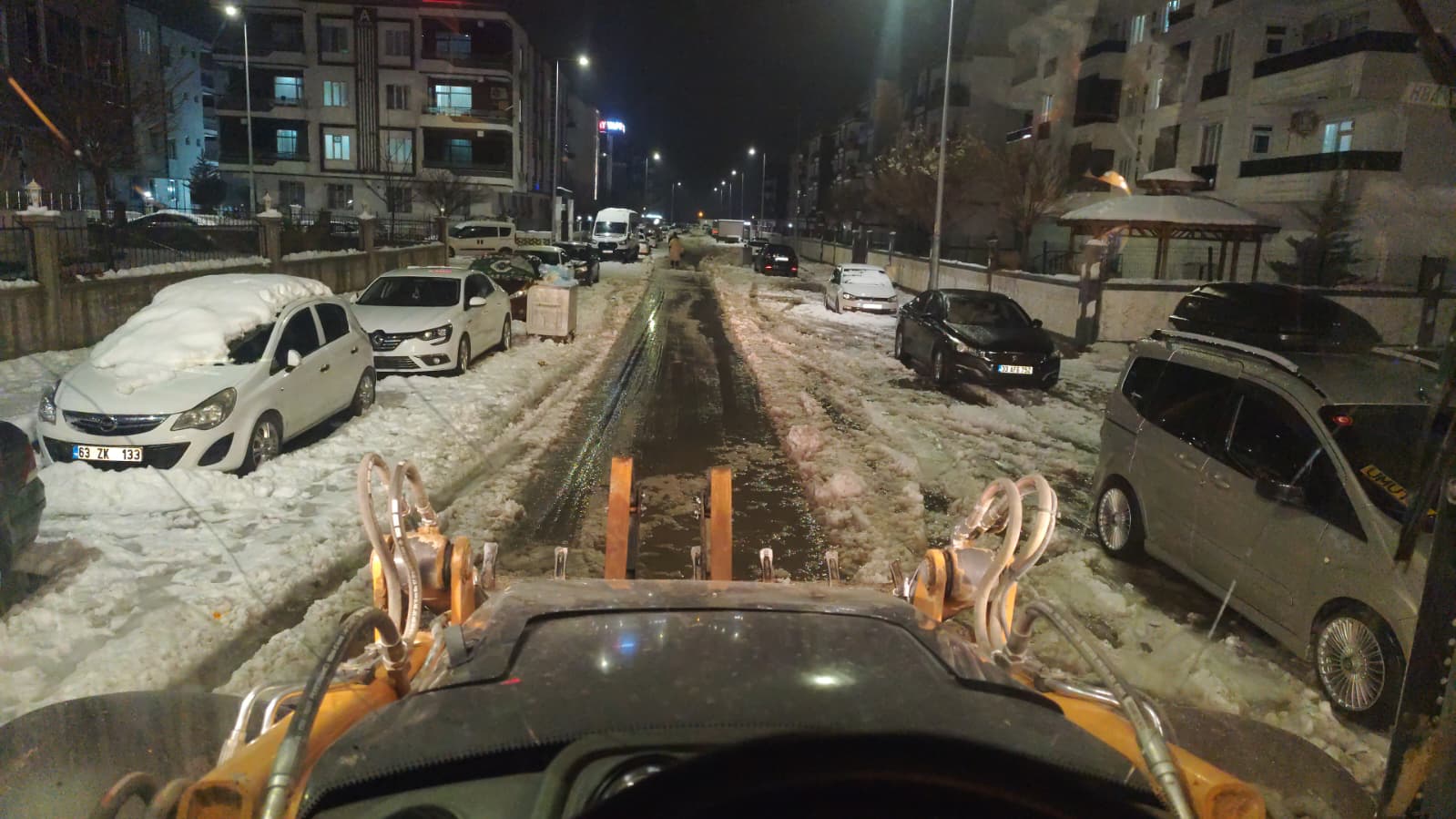 Ana Arterler ve Sokaklar Temizleniyor