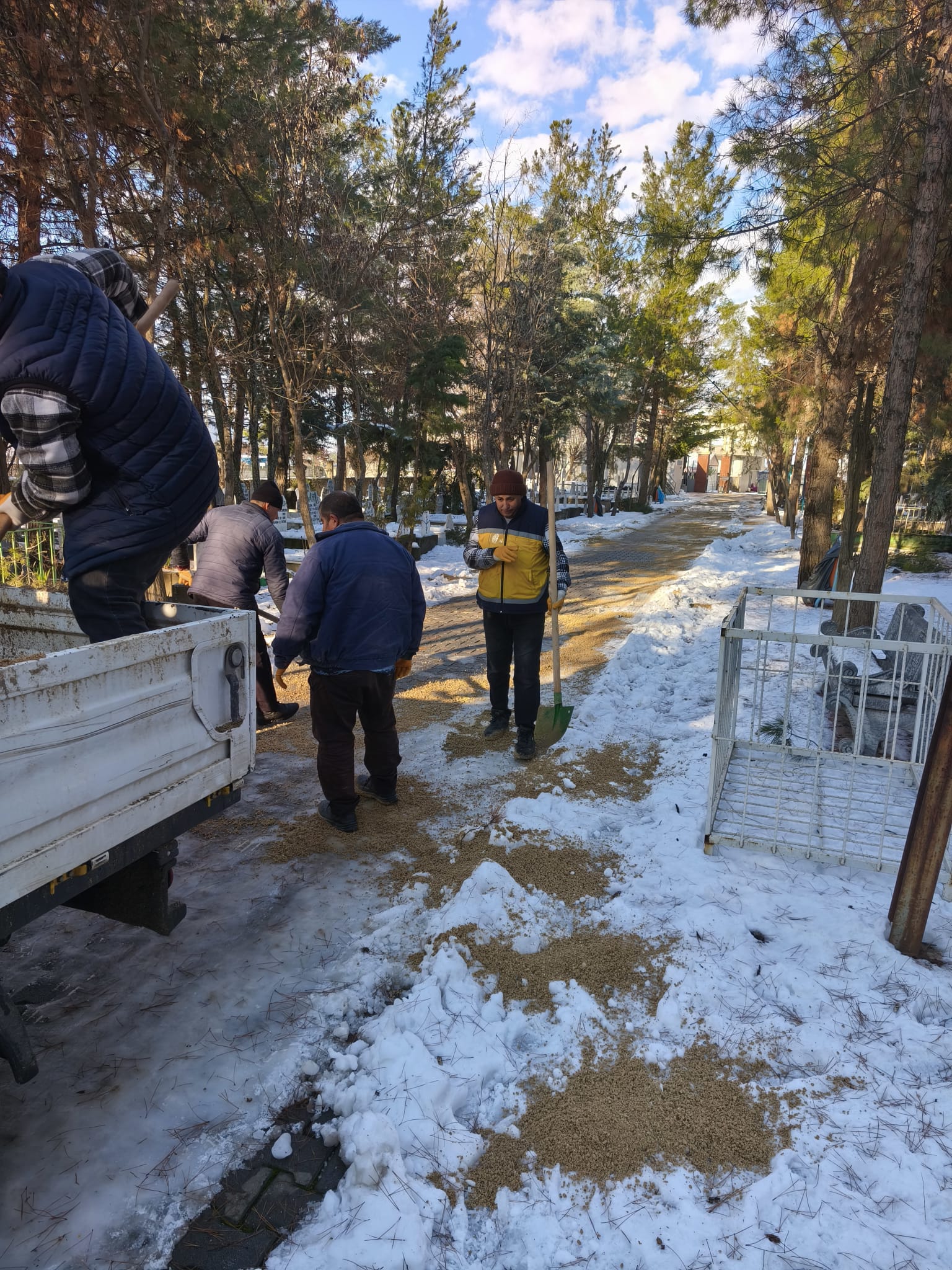 Mezarlıklarda Soğuk Hava Tedbirleri