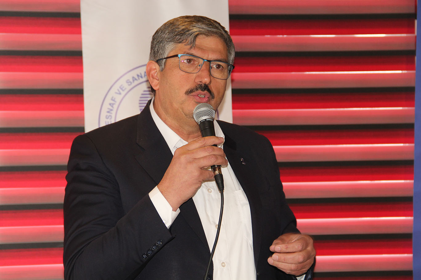 “Bizim Sevdamız da, Davamız da Esnaftır”